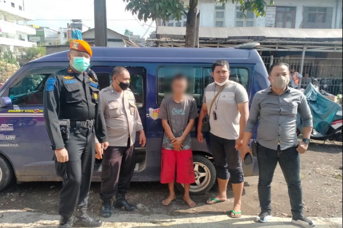 Polisi ringkus pelaku pencuri besi bantalan rel kereta api