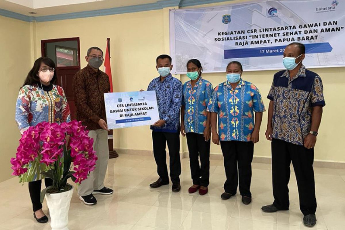 Bantuan gawai dukung transformasi digital pendidikan di Papua