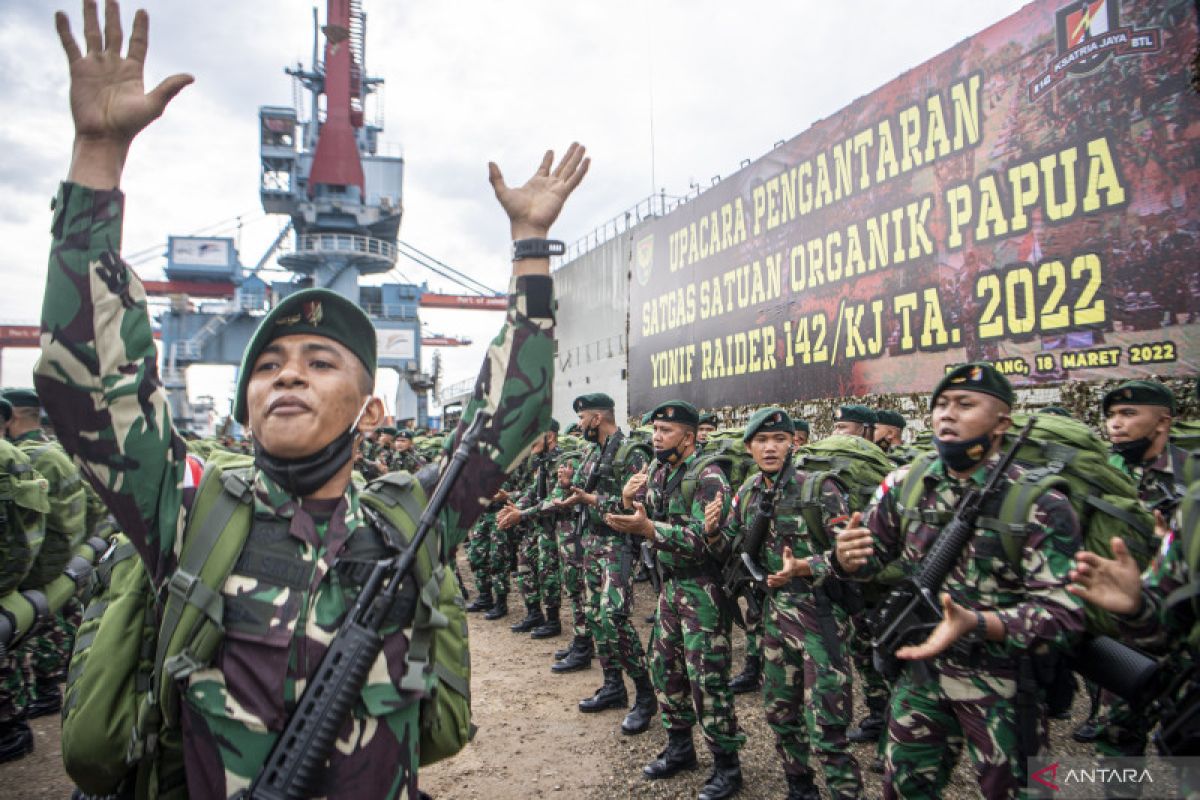 Sebanyak 400 Prajurit Yonif Raider 142/Ksatria Jaya diberangkatkan ke Papua