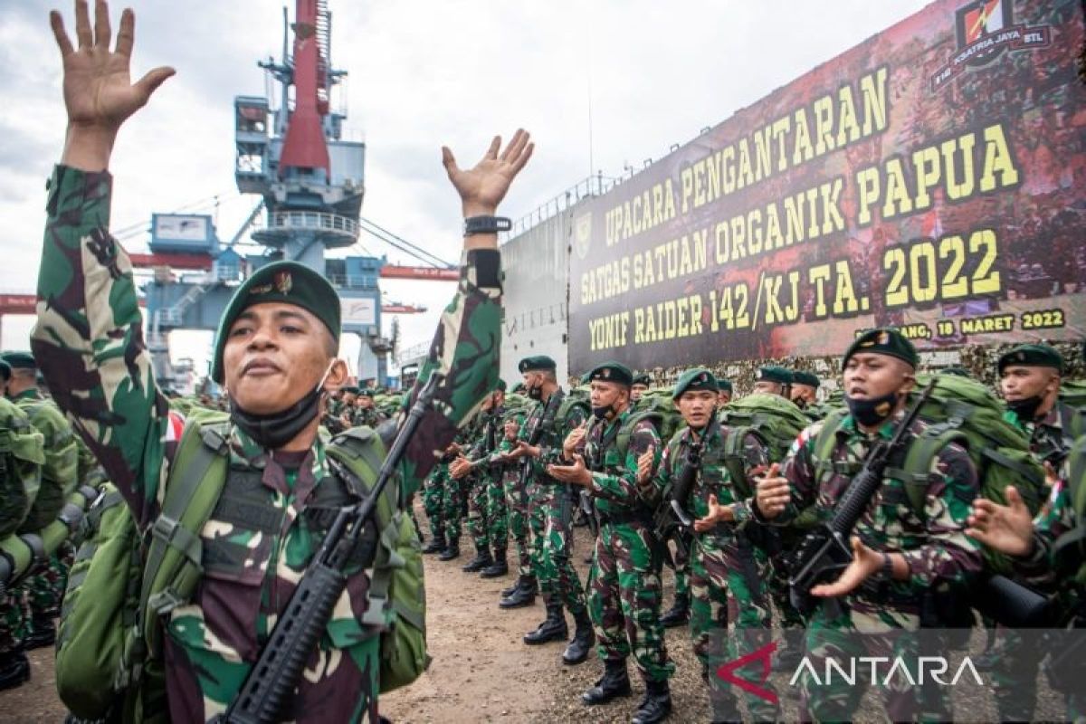Sebanyak 400 Prajurit Yonif Raider 142/Ksatria Jaya diberangkatkan ke Papua