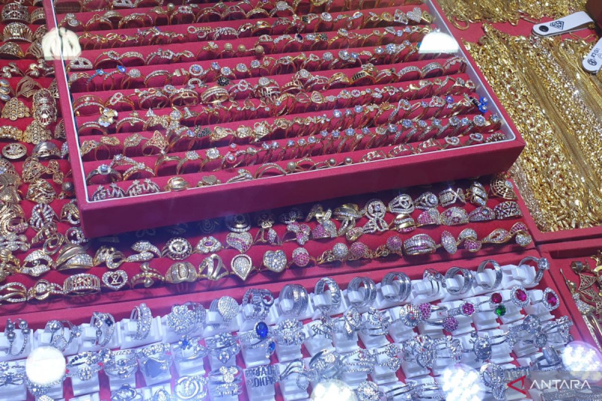 Harga perhiasan emas di Palembang  capai Rp5,6 juta per suku