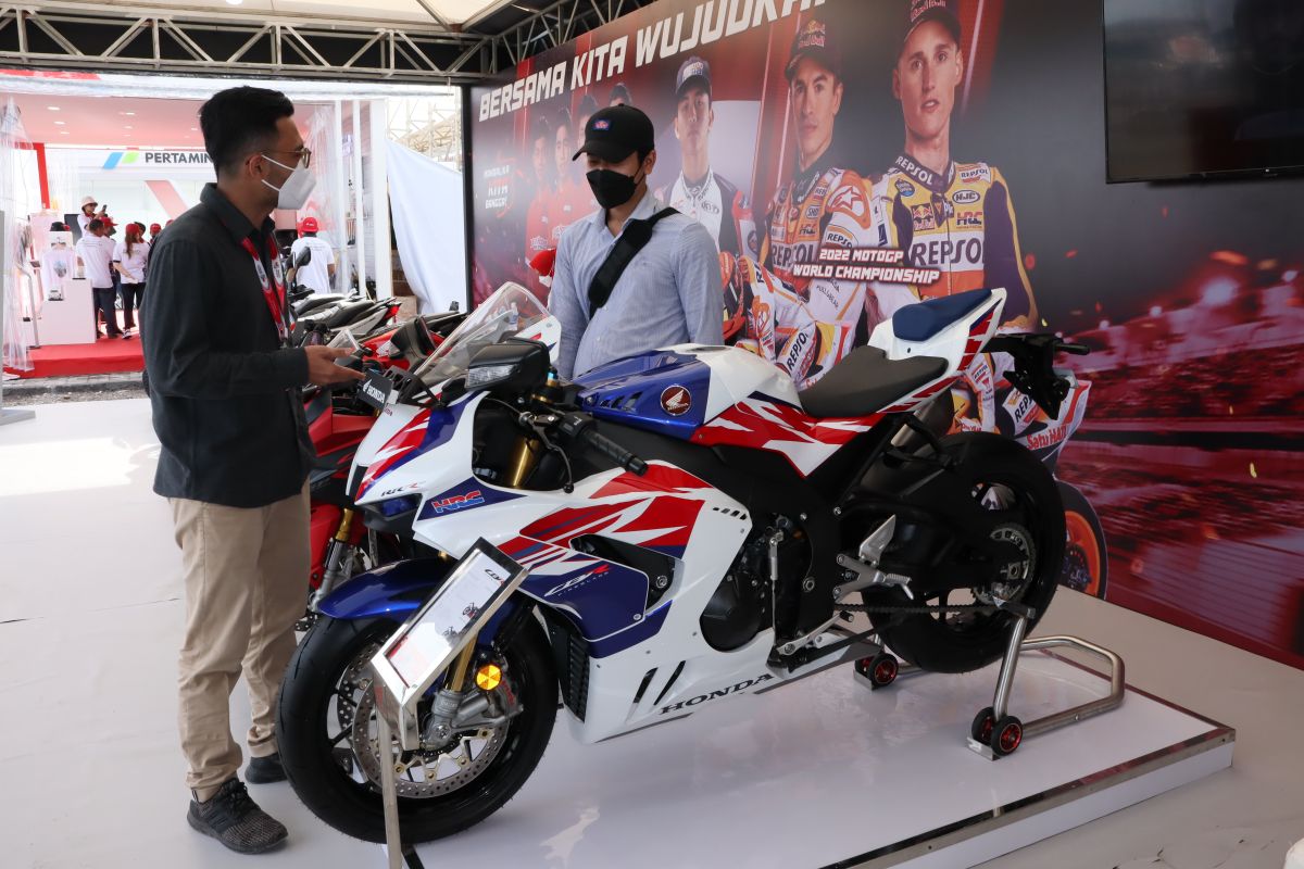 Apparel hingga motor supersport warnai booth Honda di MotoGP Mandalika