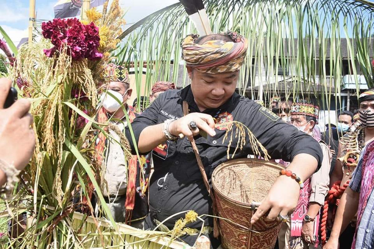 Sekda Ketapang hadiri acara adat Bejujokng