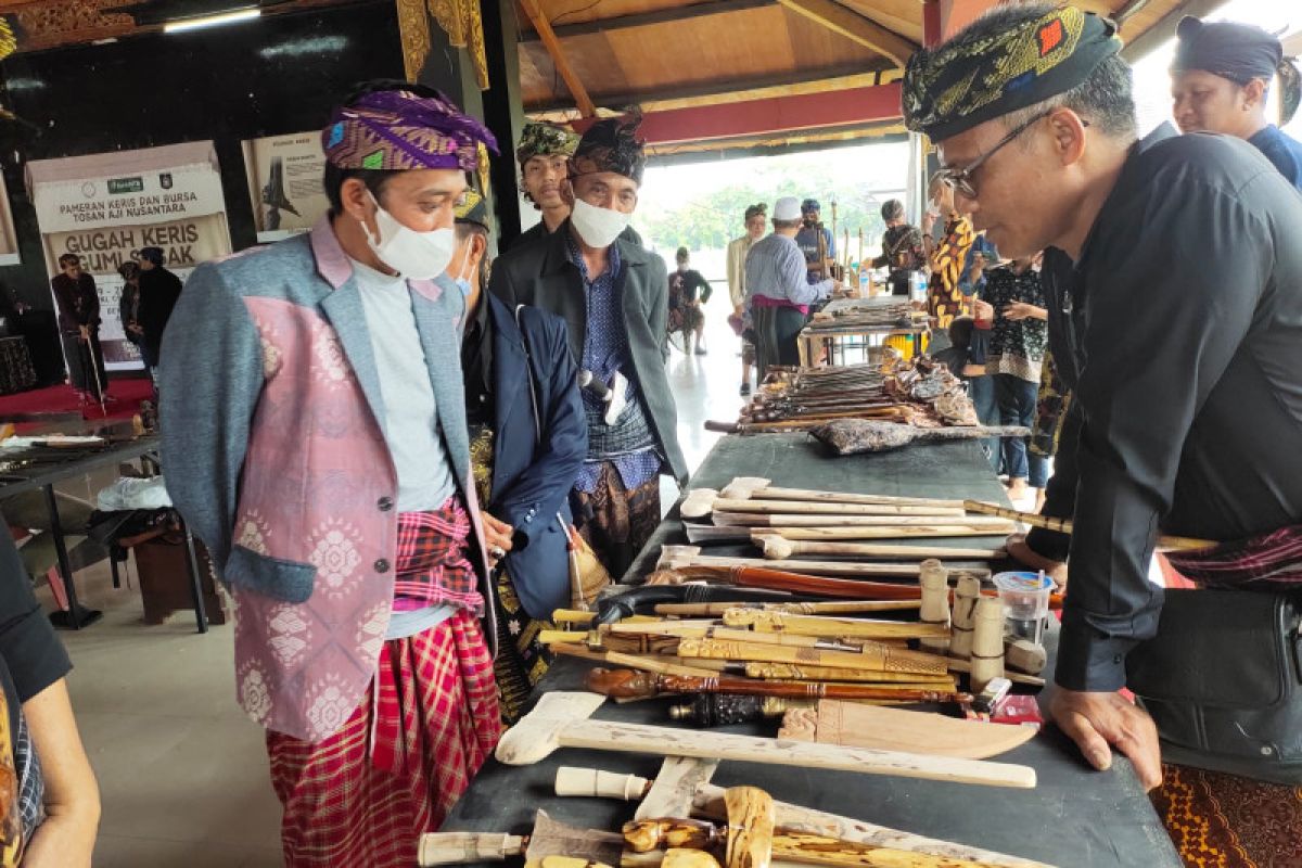 Bupati Lombok Tengah meminta pameran keris jadi agenda tahunan