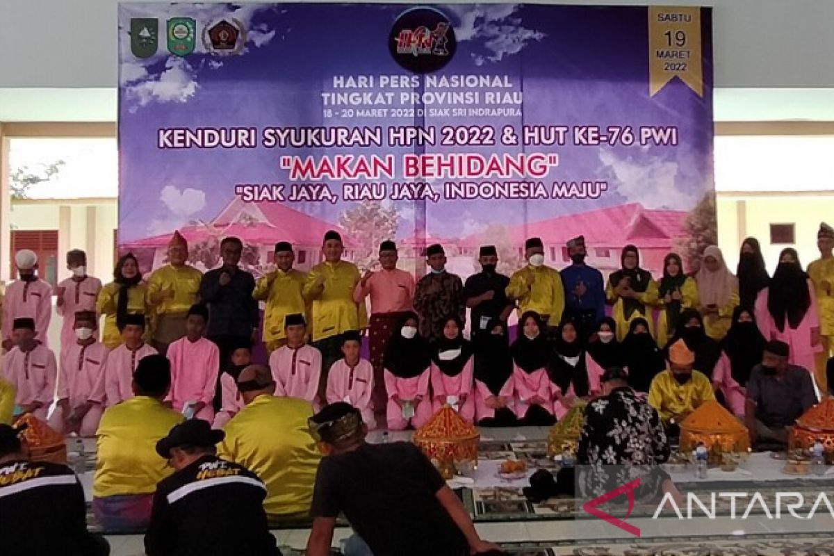 PWI syukuran dengan makan behidang dan santuni anak yatim piatu