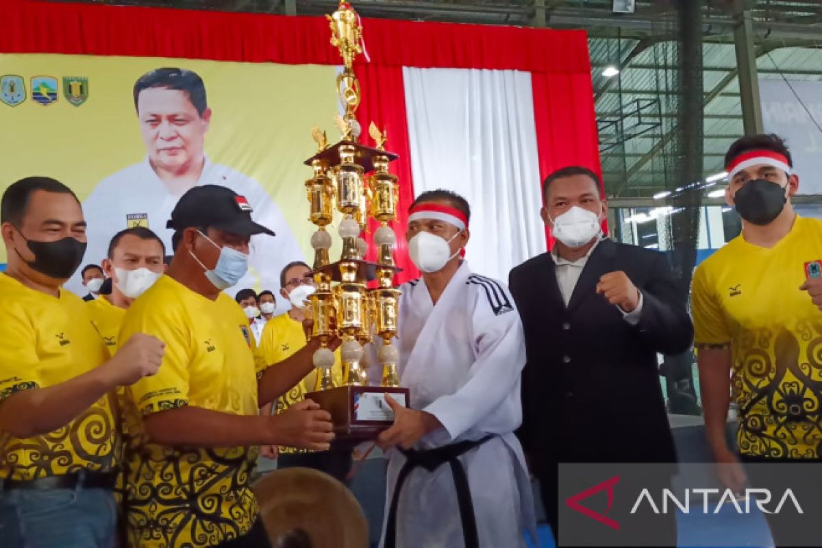 South Kalimantan karateka fight for Governor's Cup