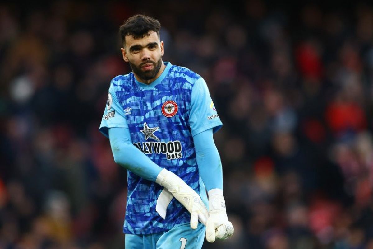 Arsenal dikabarkan capai kesepakatan personal dengan kiper Brentford David Raya