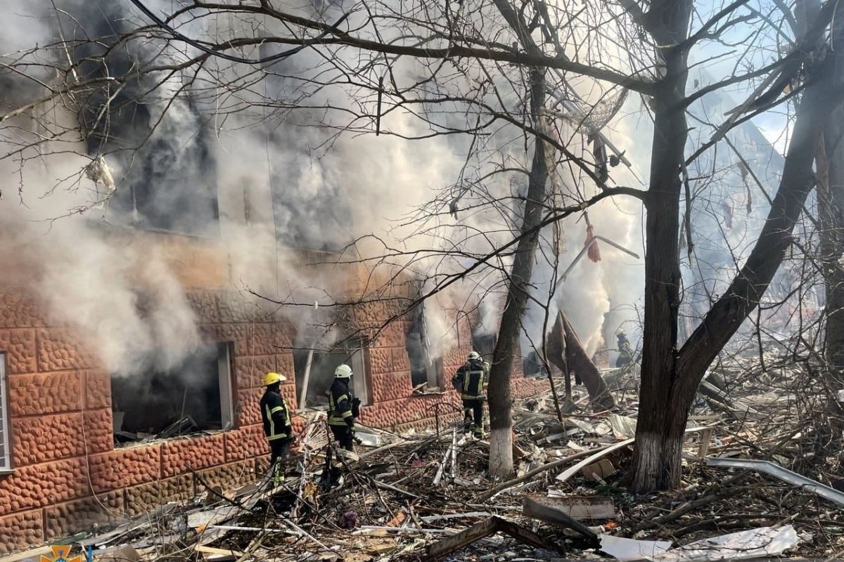 Zelenskyy: Teror Rusia di Mariupol akan 