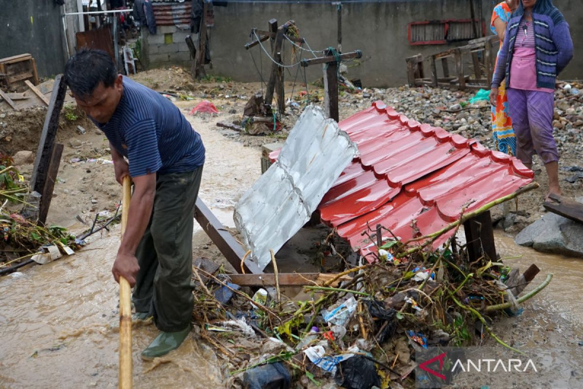 Empat rumah warga di Tenilo Gorontalo terendam material banjir