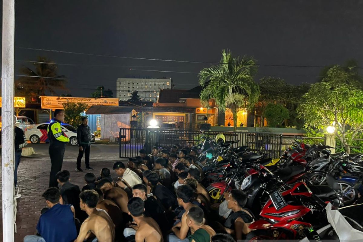Puluhan remaja dan sepeda motor diamankan polisi Pekanbaru saat balap liar