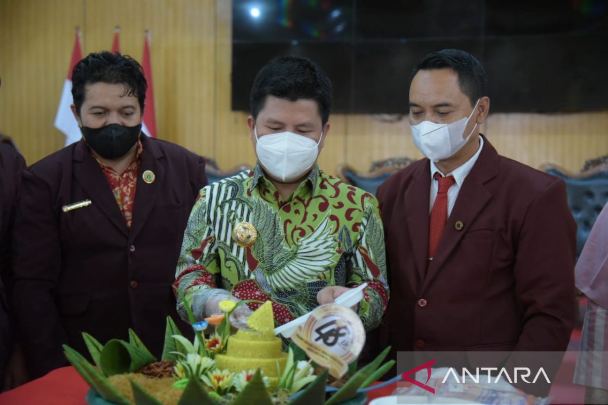 Bupati Sambas berikan apresiasi kerja keras PPNI tangani COVID-19