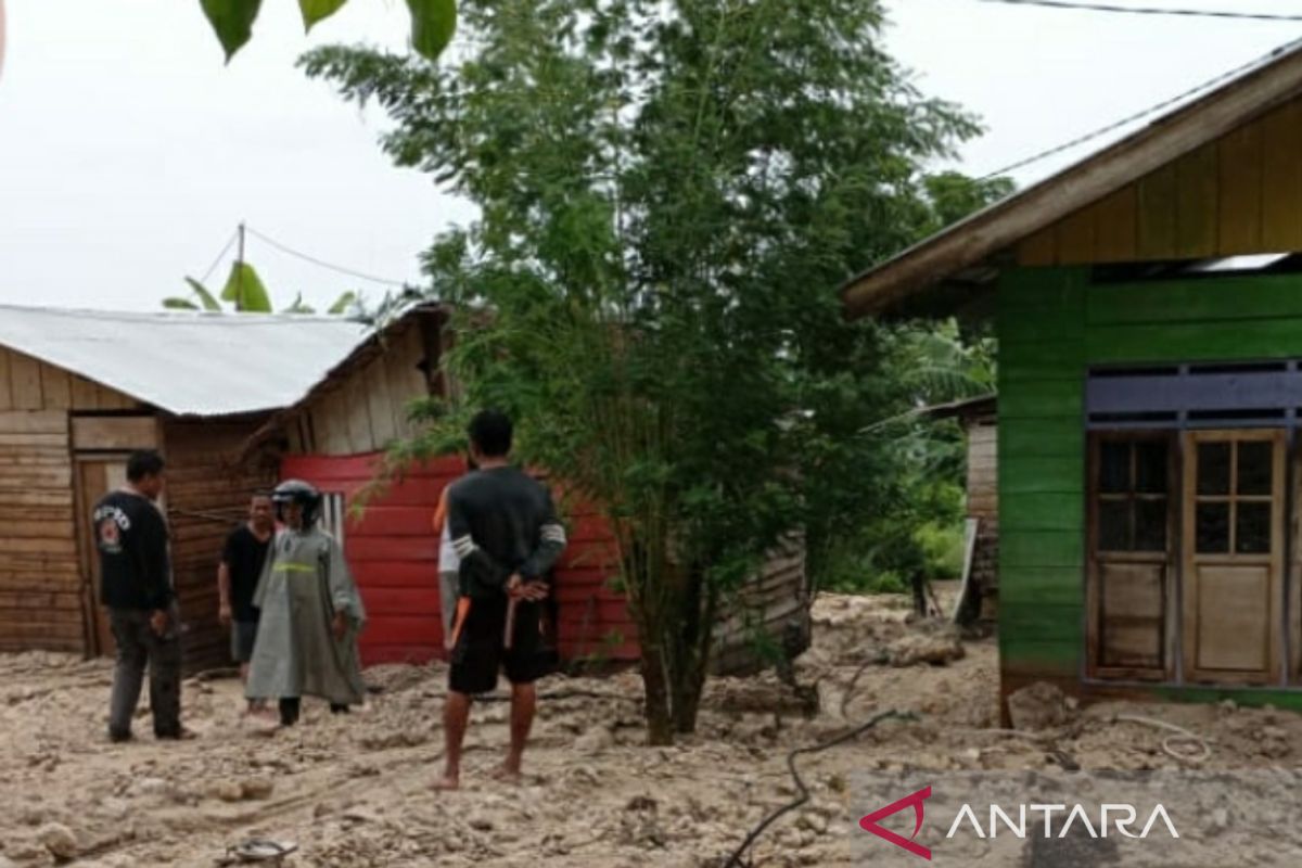 Banjir setinggi satu meter landa Kelurahan Kilongan Permai di Banggai