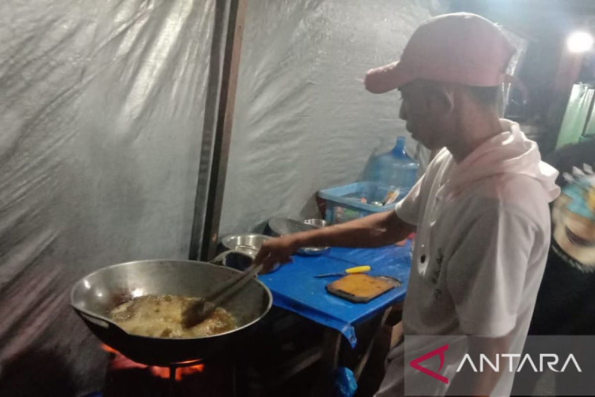 Pedagang kuliner di Ambon mulai naikkan harga terdampak minyak goreng, begini penjelasannya