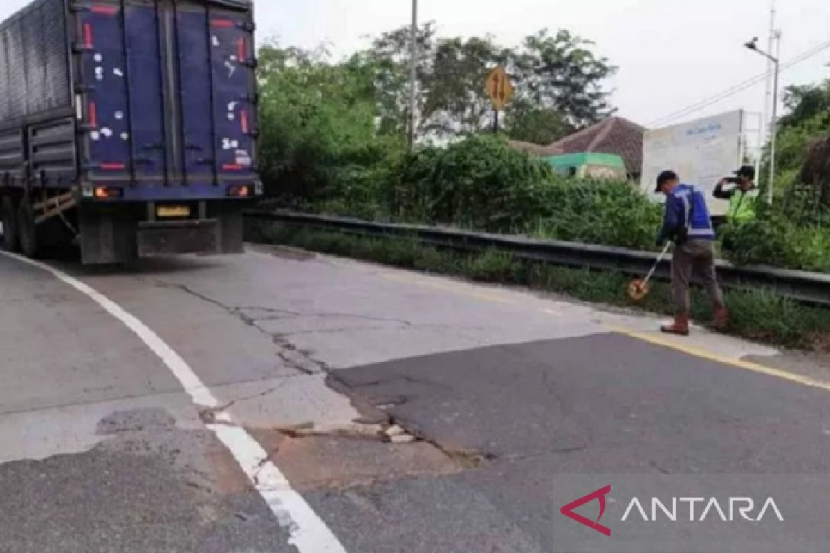 LPKSM minta Jasa Marga dan pemda perbaiki akses jalan tol