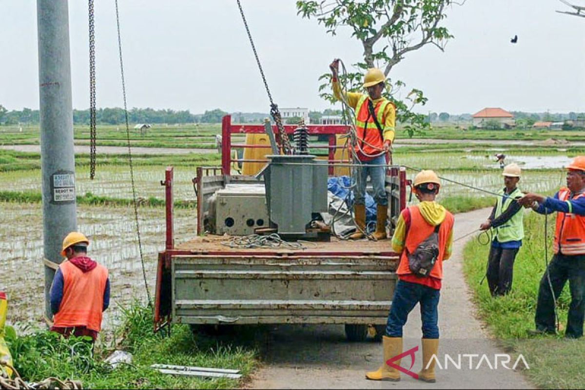 PLN bangun jaringan listrik desa di 98 titik di Jatim pada 2022