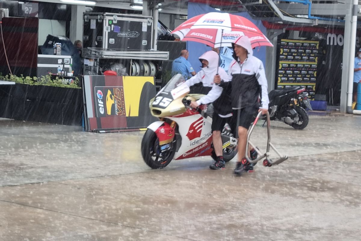 Bad weather delays start of MotoGP race in Mandalika