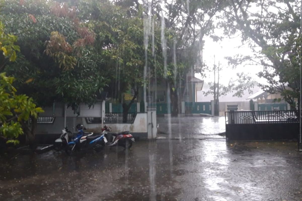 BMKG prediksi hujan intensitas lebat terjadi di wilayah Malut, patuhi peringatan dini