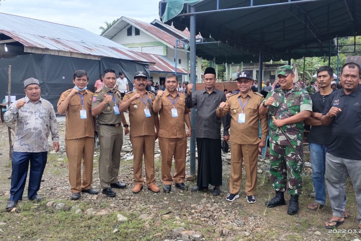 Masyarakat di Abdya antusias pilih keuchik, Wabup tinjau TPS