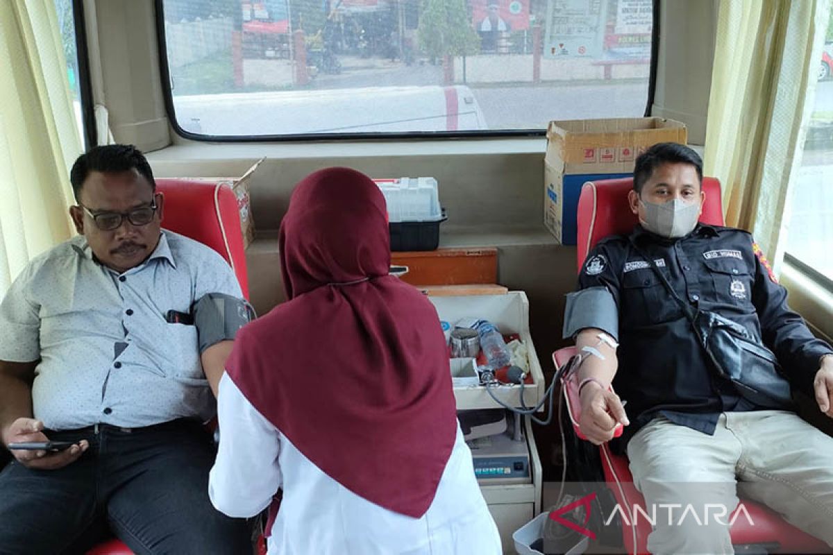 Gelar donor darah, wartawan sumbang 82 kantong