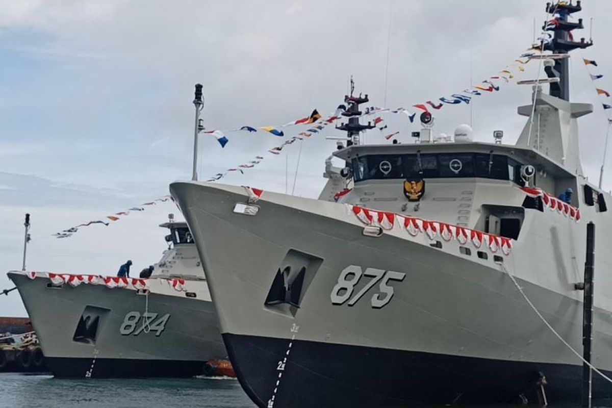 TNI AL meluncurkan dua kapal perang karya anak bangsa