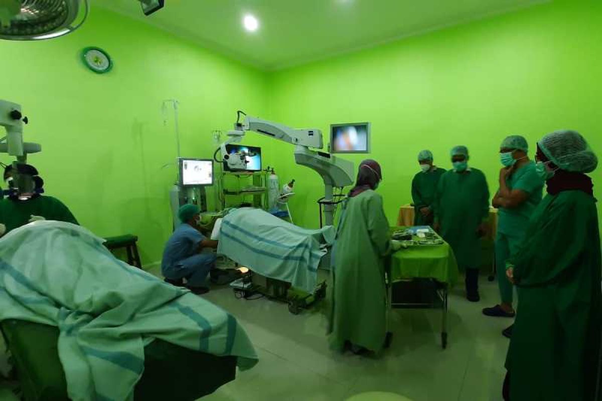 16 pasien jalani operasi katarak gratis di RSUD Tidar