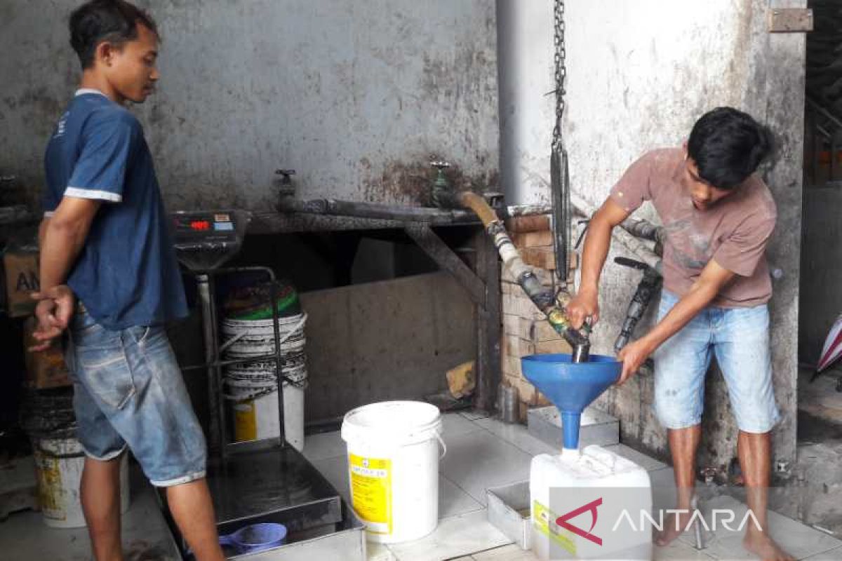 Pasokan minyak goreng di Temanggung mulai lancar