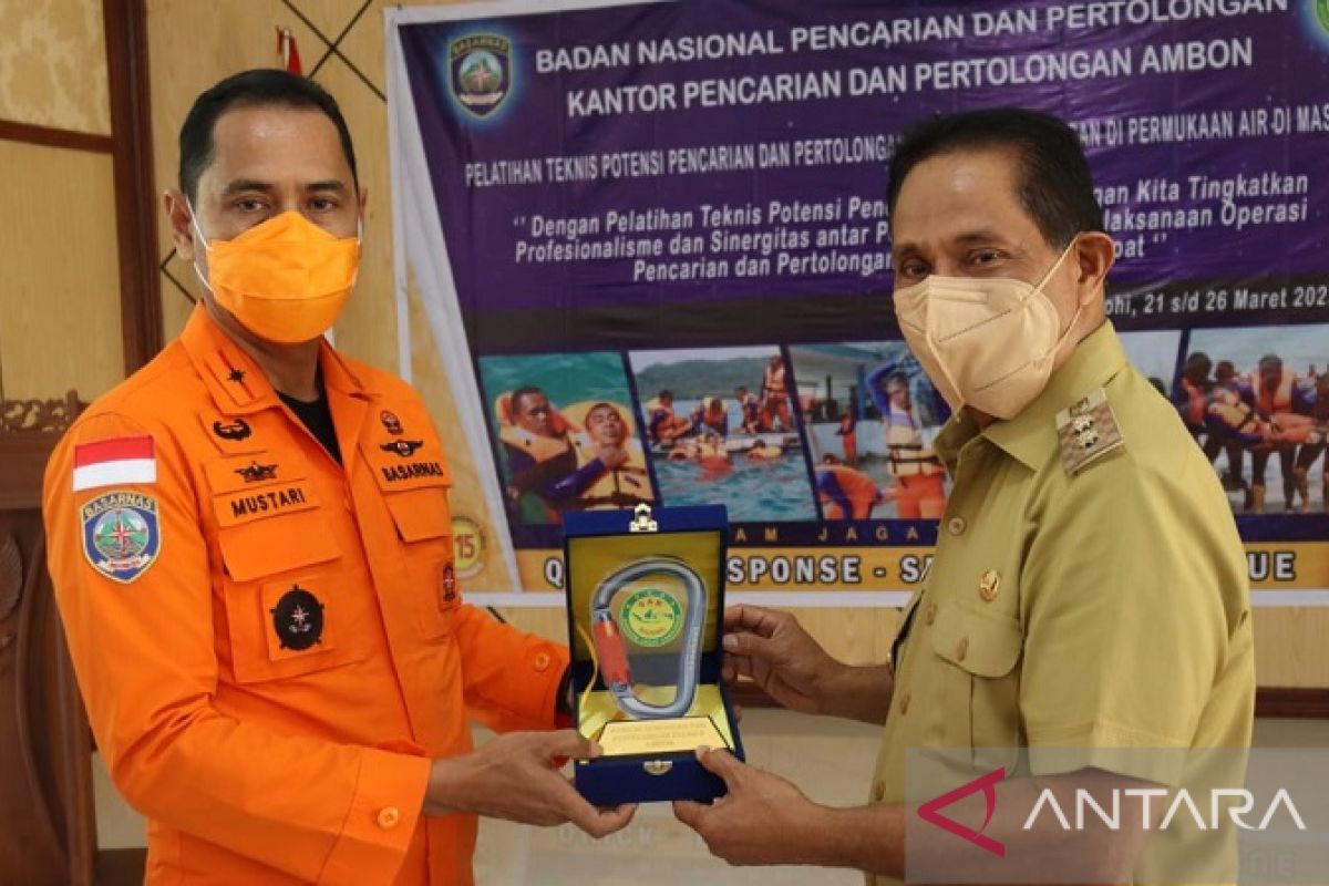 Basarnas gelar pelatihan pertolongan di permukaan air di Maluku Tengah