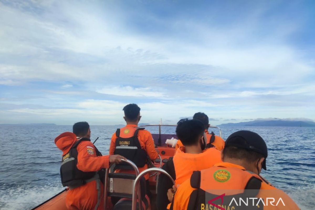 Basarnas Kendari cari penumpang terjatuh dari kapal pelayaran Bone-Kolaka