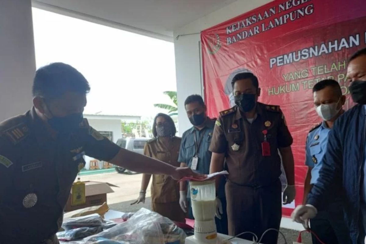 Kejari Bandarlampung memusnahkan 469 barang bukti kejahatan