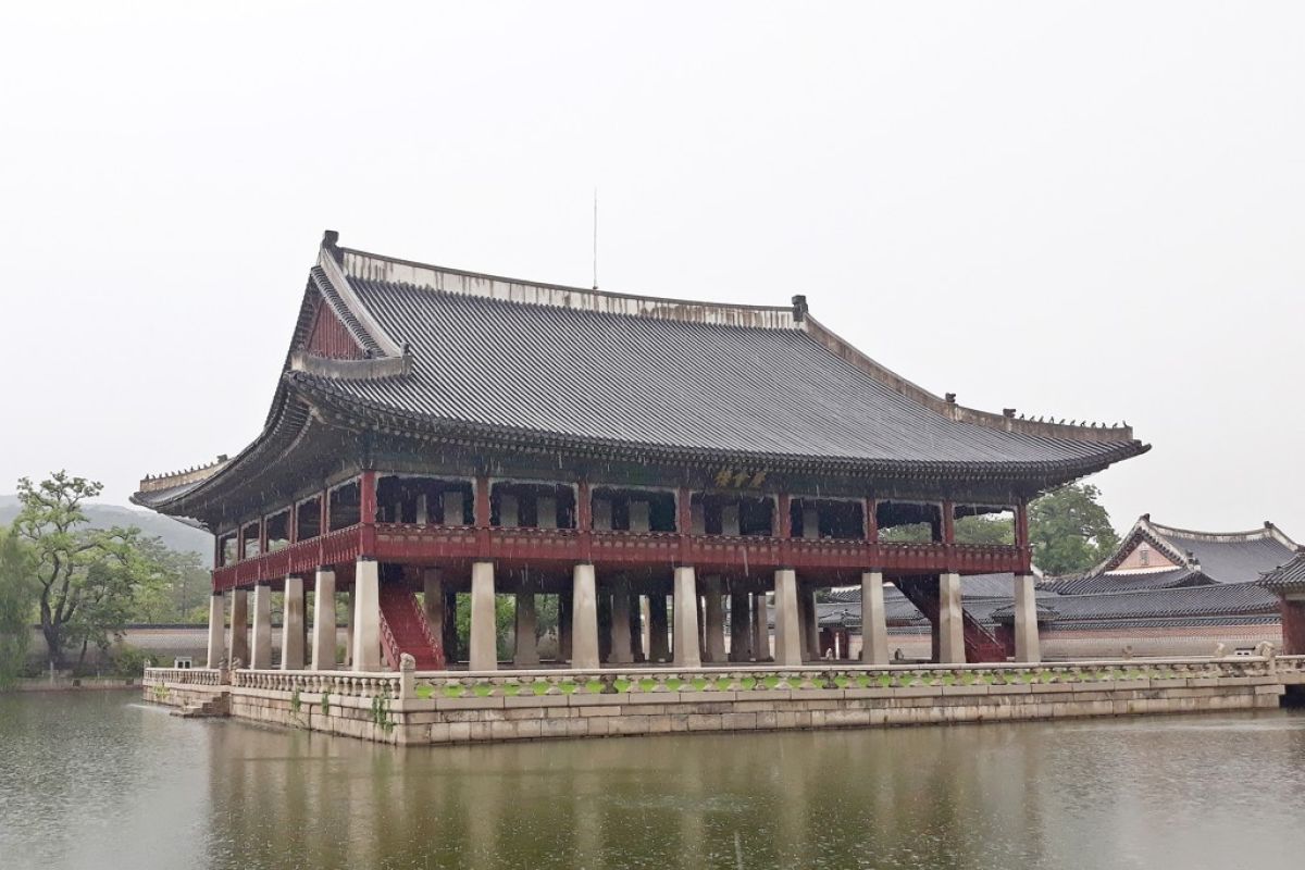 Istana Gyeongbok kembali dibuka untuk tur malam hari