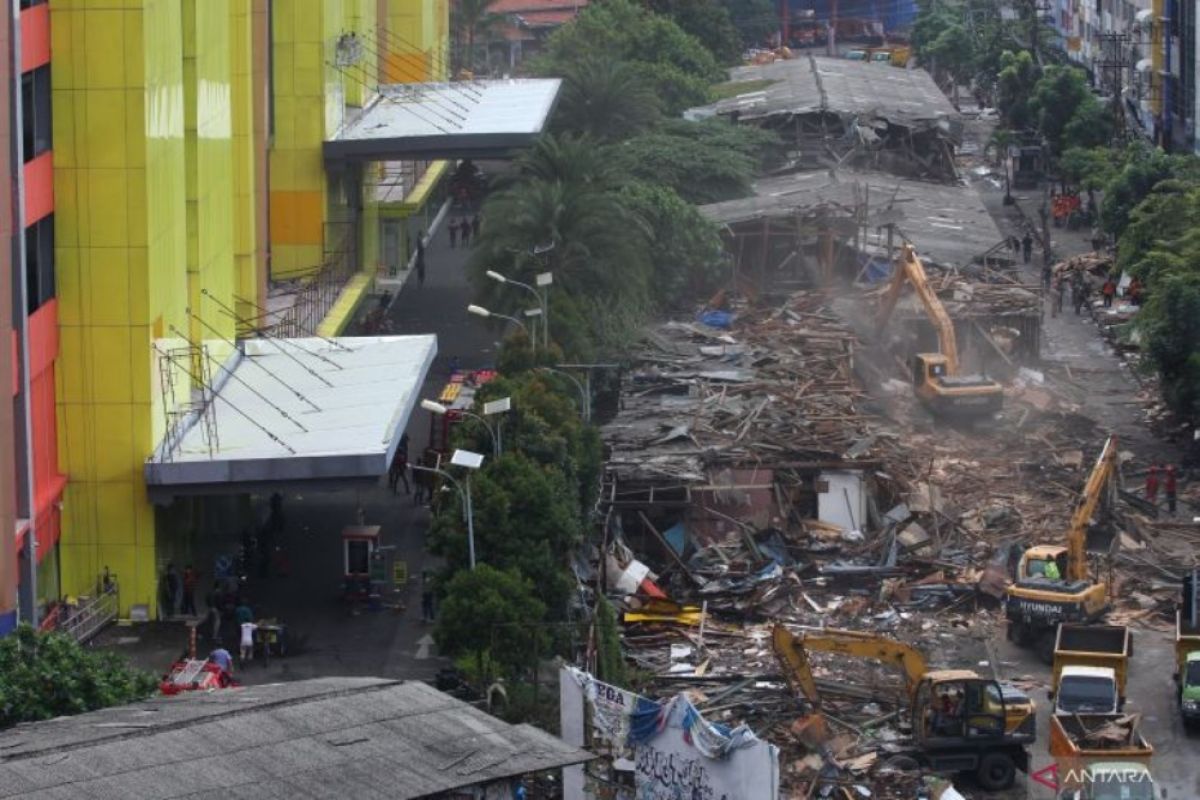 Pemkot Surabaya lanjutkan pembongkaran TPS pedagang Pasar Turi