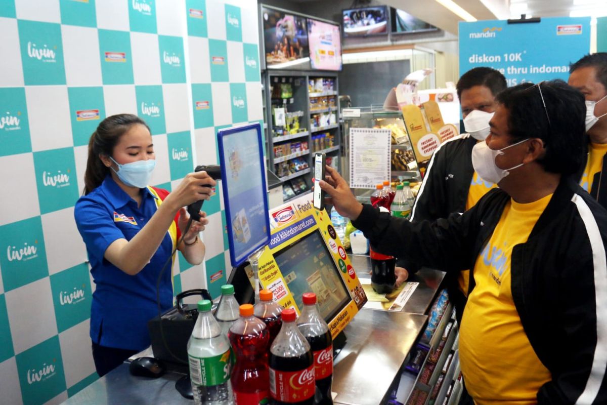 Gandeng Indomaret, Bank Mandiri akselerasi pembayaran nontunai