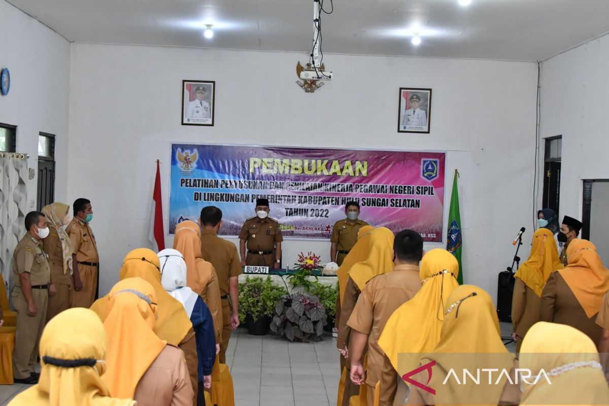 Bupati HSS buka pelatihan penyusunan penilaian kinerja PNS