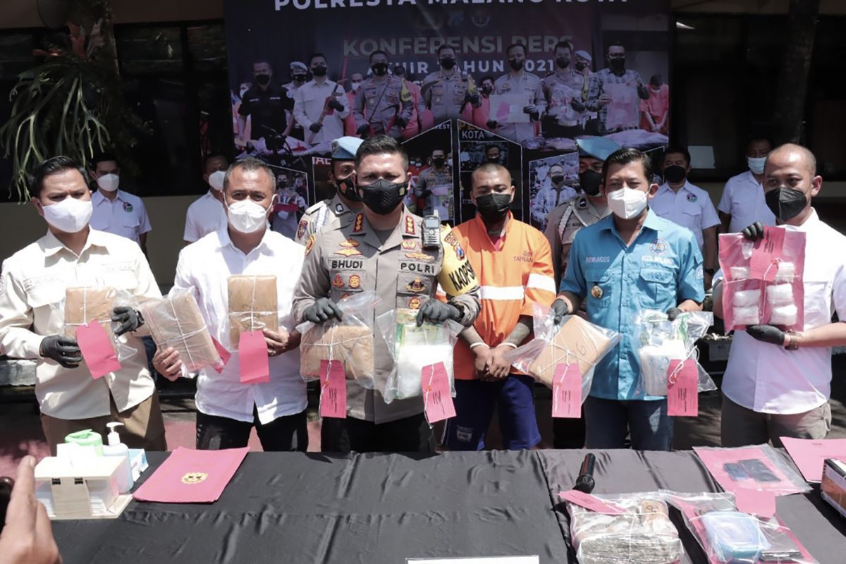 Polresta Malang Kota ringkus pengedar beserta 9,2 kilogram ganja dan sabu-sabu