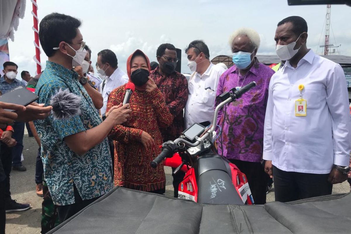 Mensos luncurkan Kapal 'fiberglass' dan motor listrik