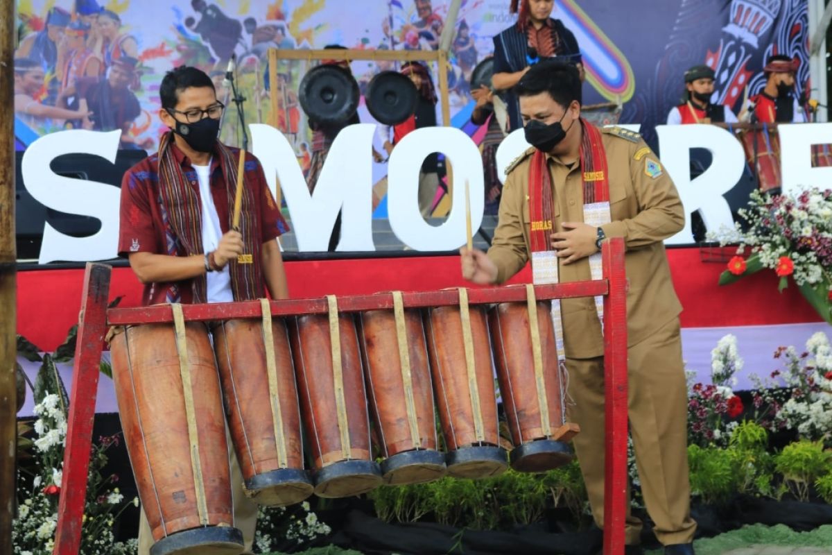 Sandiaga Uno launching Horas Samosir Fiesta Tahun 2022 d