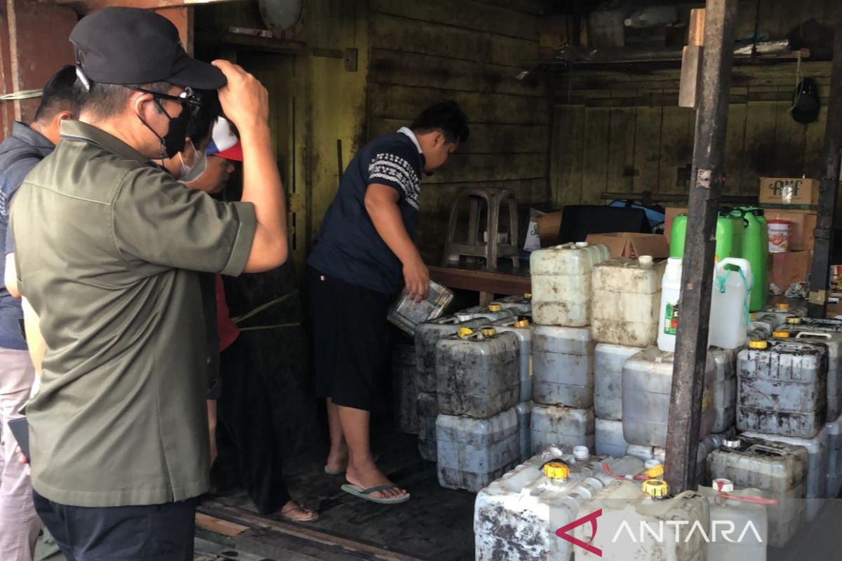 Kepala BIN Kalsel turun ke pasar pantau minyak goreng curah