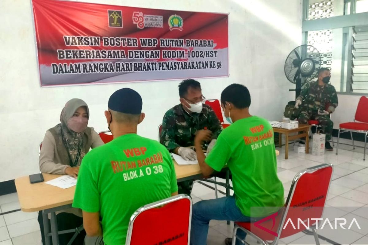 Serbuan Vaksin Tim Mobile Kodim 1002/HST sasar Rutan Kelas IIB Barabai