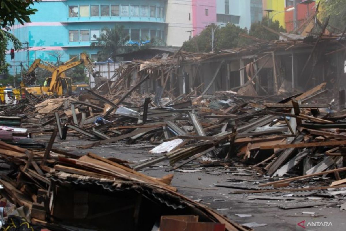 Pembongkaran TPS urai kemacetan di kawasan Pasar Turi Baru Kota Surabaya