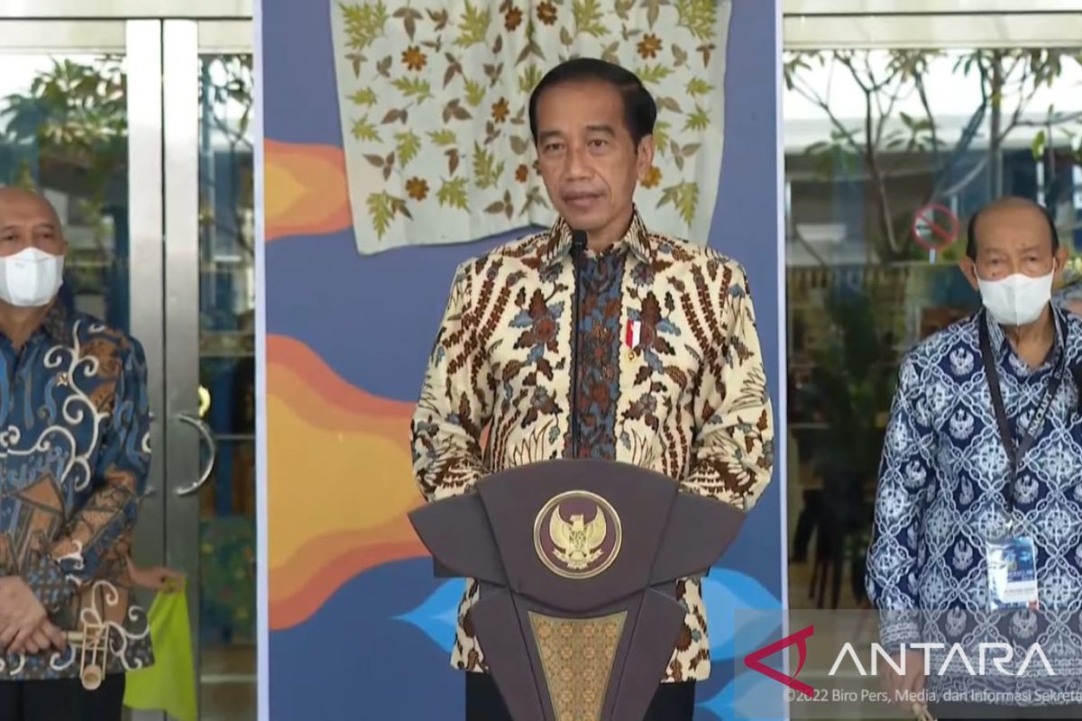 Jokowi buka pameran Jakarta Inacraft 2022 tampilkan kreasi pengrajin lokal