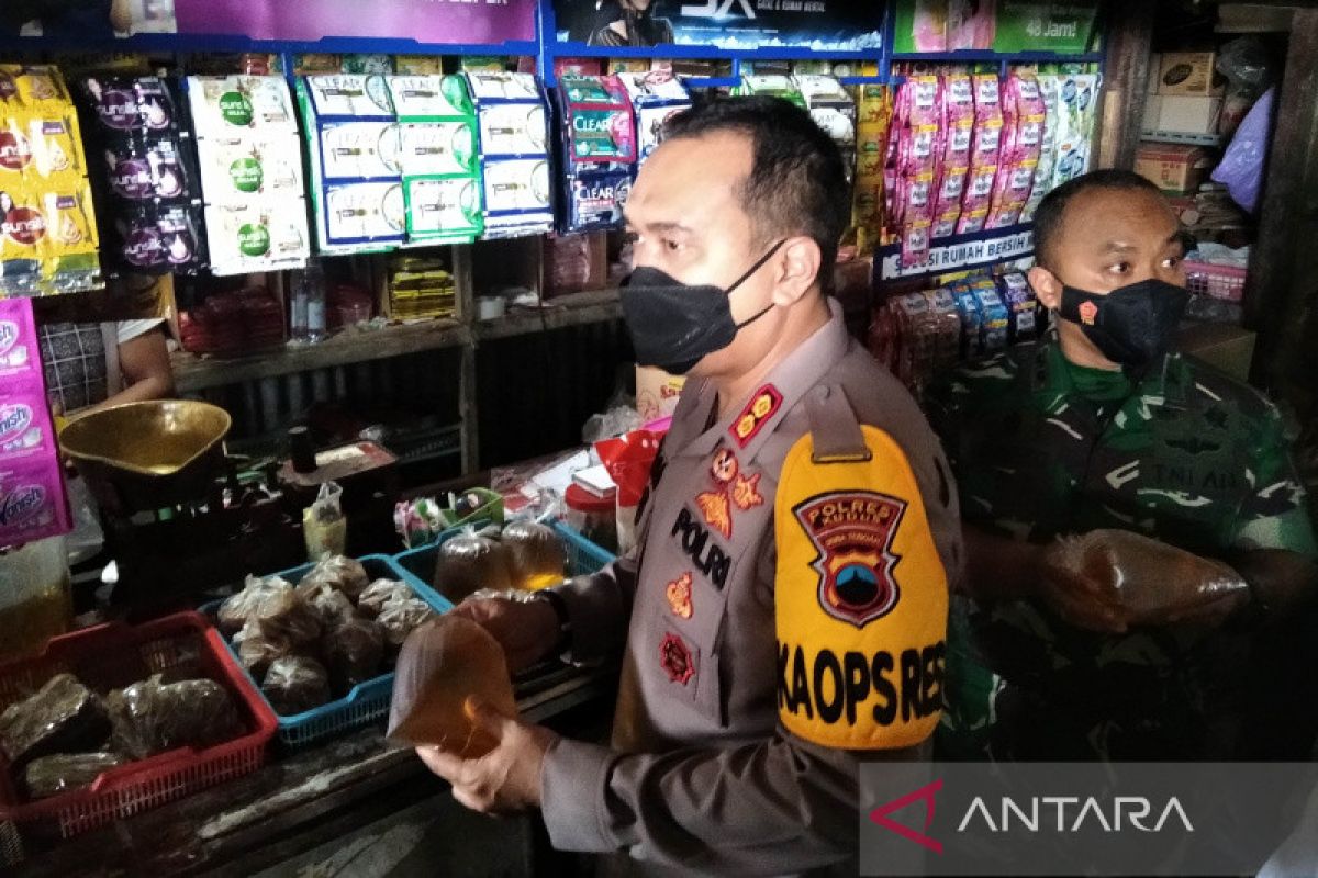 Polres Kudus mengancam pidanakan penimbun minyak goreng