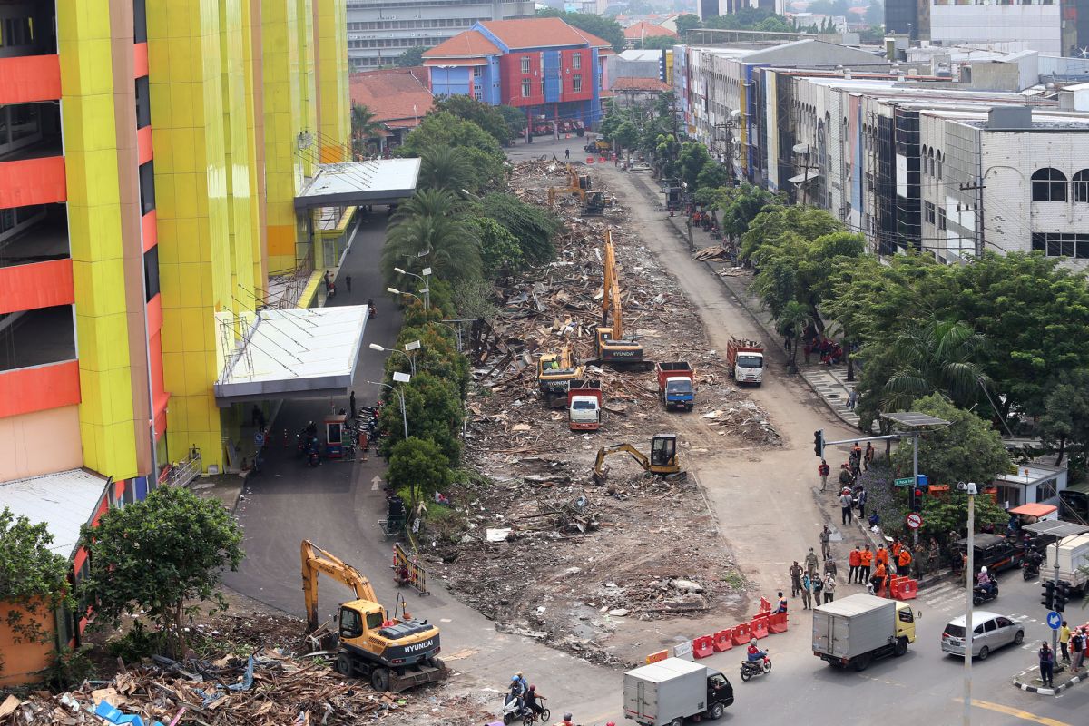 Pembongkaran TPS pedagang Pasar Turi Kota Surabaya tuntas