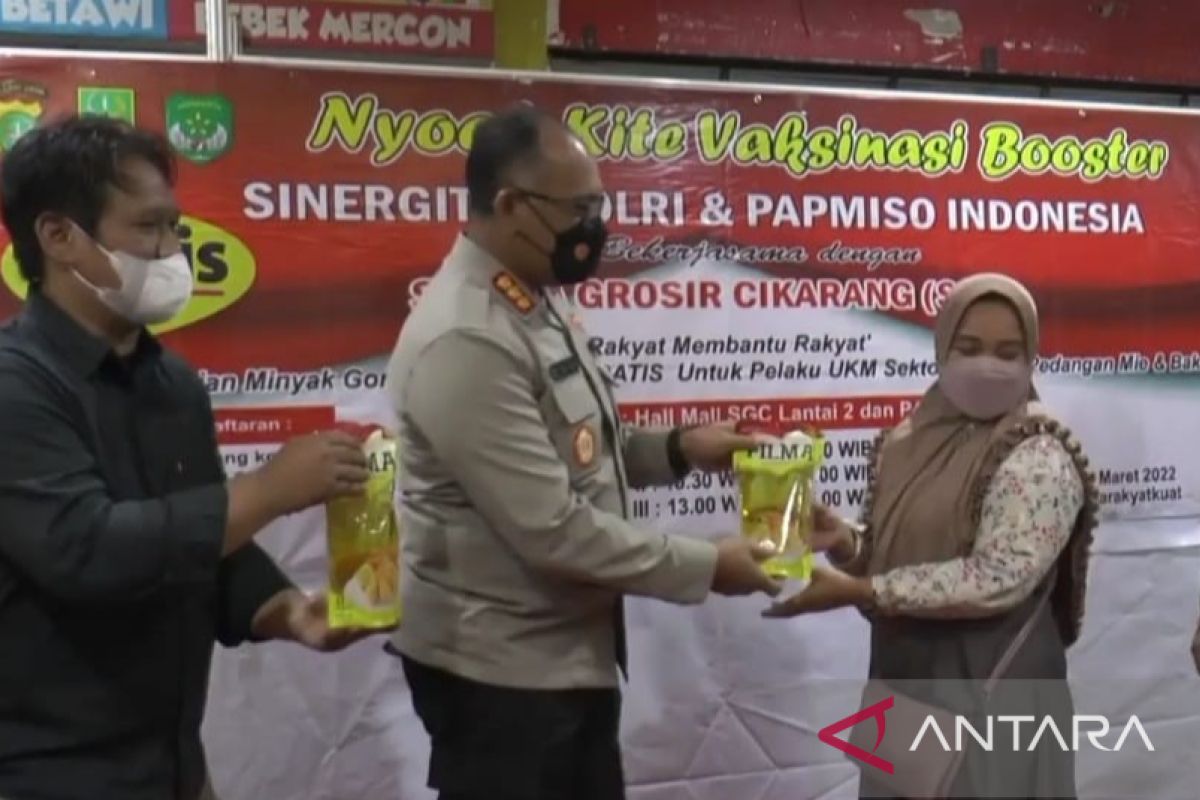Minyak goreng gratis bagi warga Bekasi asal vaksinasi 