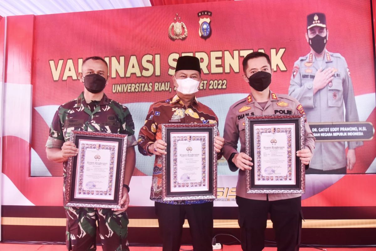 Inhil terima penghargaan capaian target vaksinasi Lansia tertinggi se-Riau