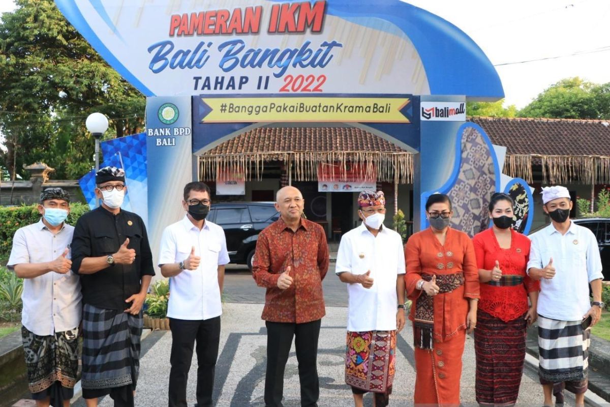 Menkop UKM survei cenderamata G20 di Pameran IKM Bali Bangkit