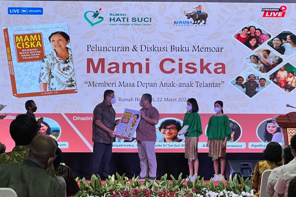 Kisah Mami Ciska bantu anak terlantar dituangkan dalam memoar