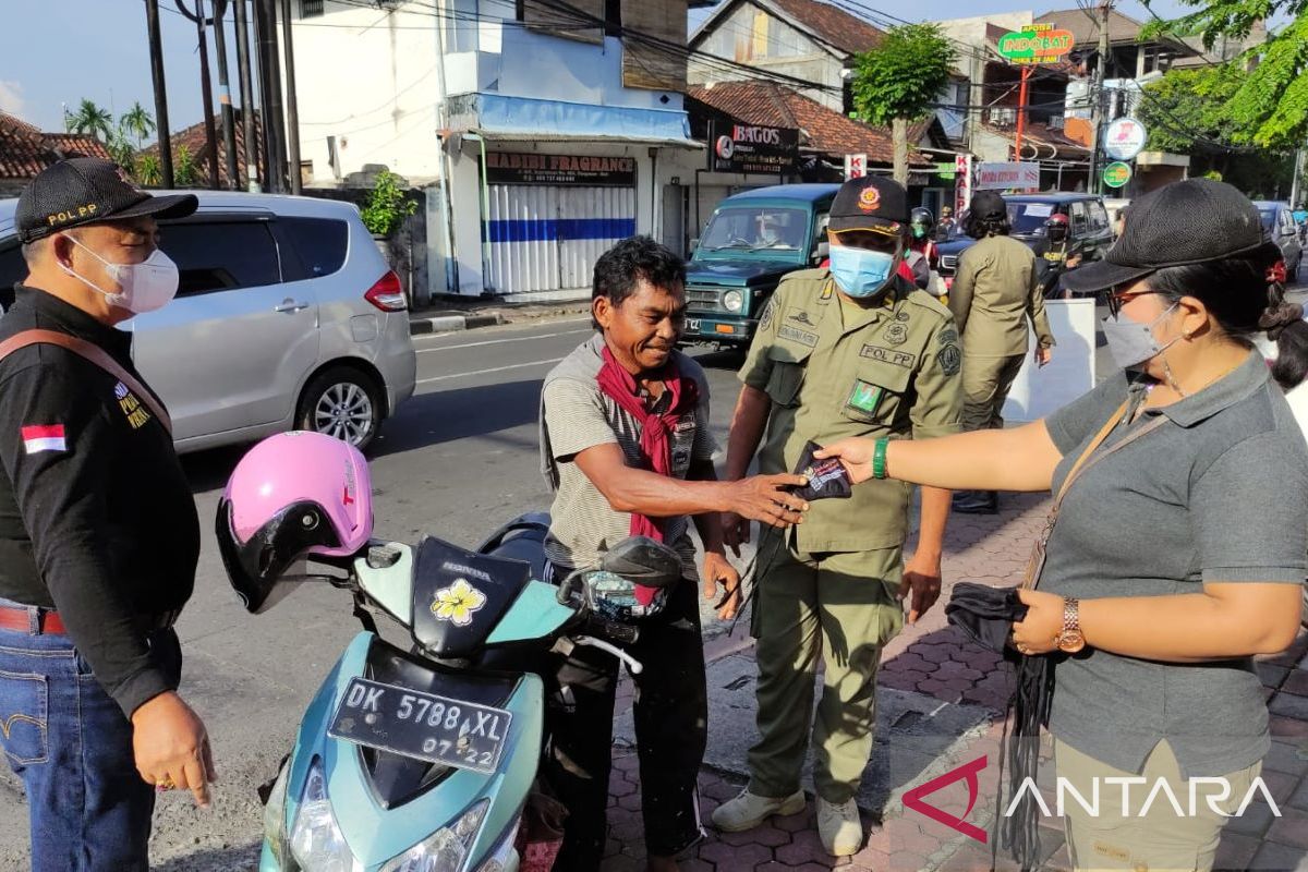 Tim Yustisi Denpasar gencar sosialisasikan prokes ke publik