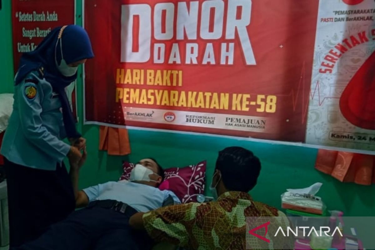 Petugas Rutan Rantau donor darah untuk masyarakat