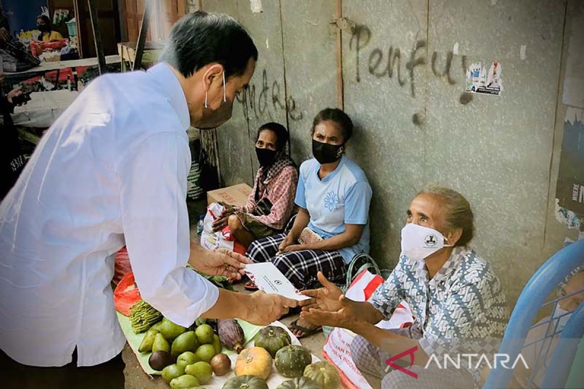 Presiden Jokowi beri bantuan tunai Rp1,2 juta untuk pedagang di NTT