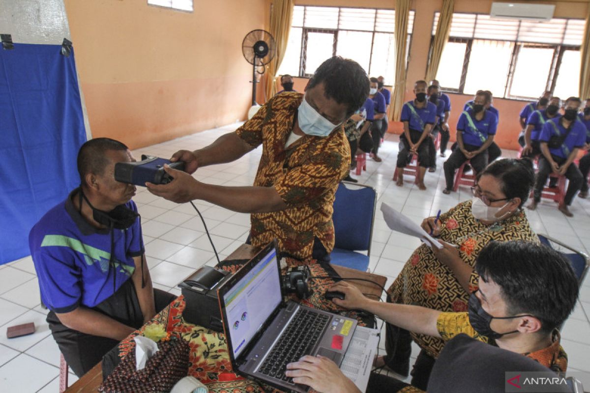 Dukcapil Jakbar pastikan perbaikan dokumen kependudukan hanya 15 menit